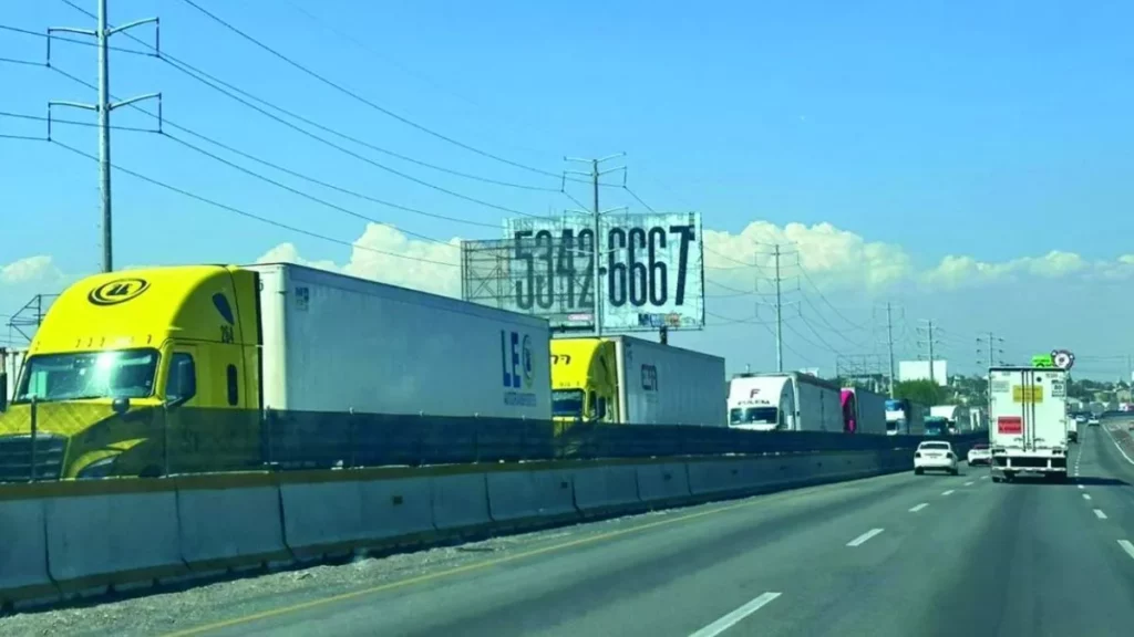 Manejan en sentido contrario en la México-Puebla: ¿por qué hay tráfico?