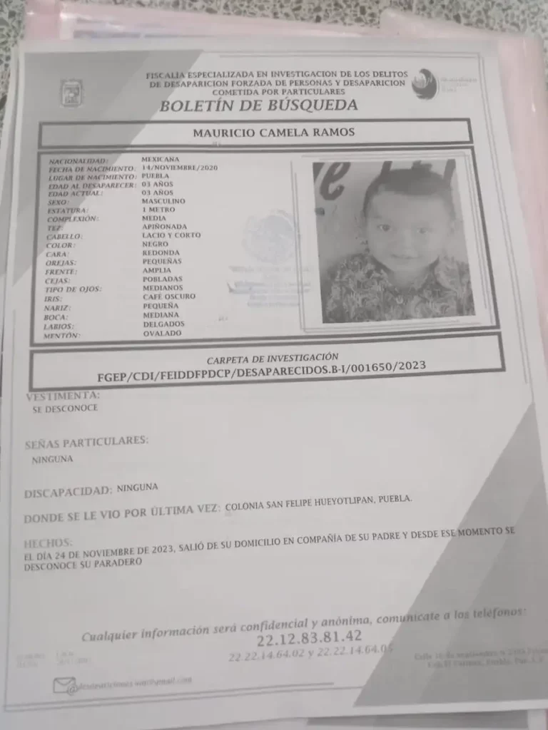 Ficha de búsqueda de Mauricio Camela Ramos, niño desaparecido con su padre y hermanita en Puebla.
