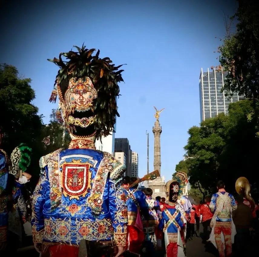Habitante de Huejotzingo participando en Desfile de Día de Muertos en CDMX: