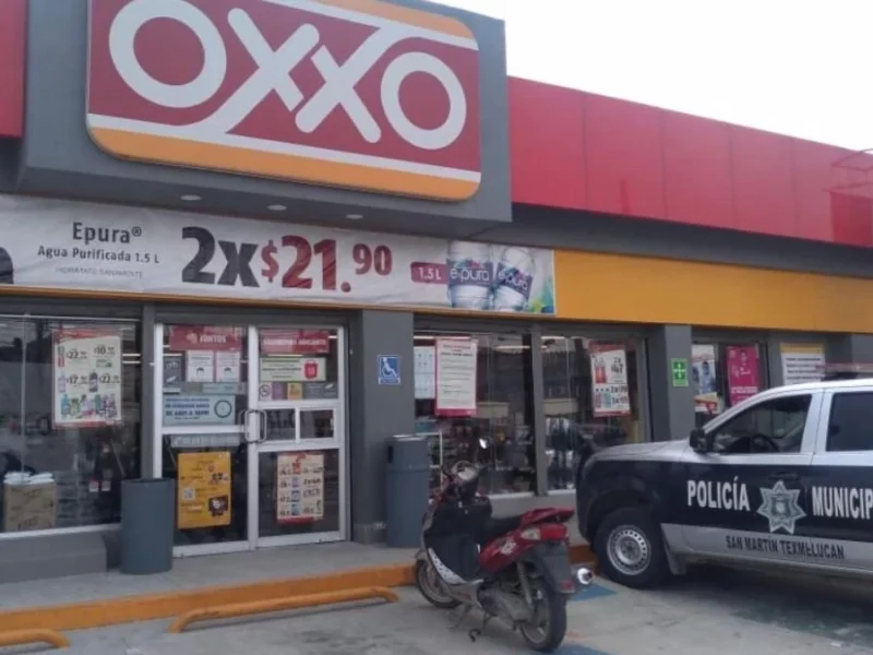 'Payasos' armados asaltan Oxxo en Texmelucan, amenazaron a los empleados