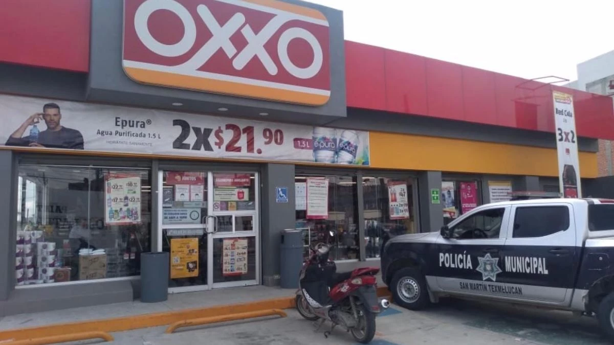 'Payasos' armados asaltan Oxxo en Texmelucan, amenazaron a los empleados