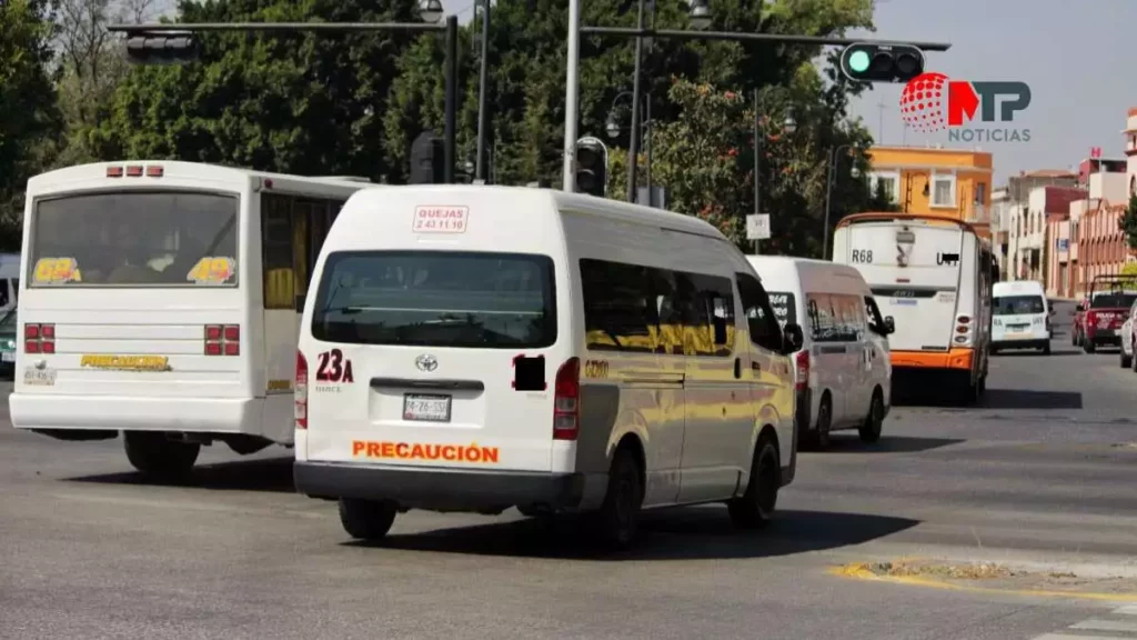 “No sabía ni por dónde pasaba”: regreso de transporte en centro de Puebla causa confusión