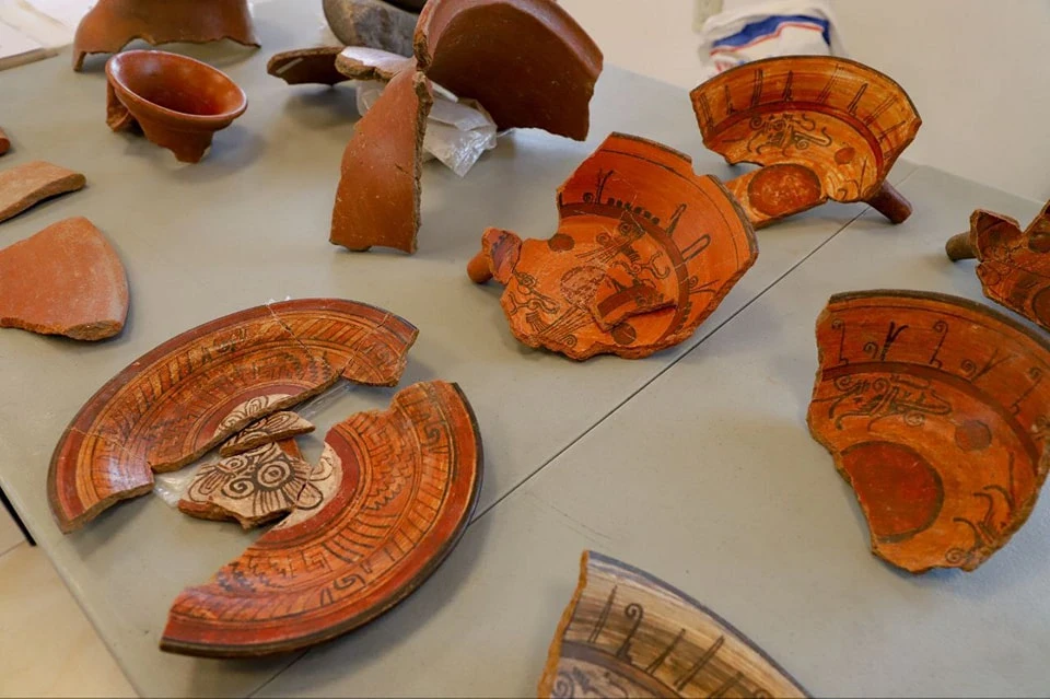 Vasijas antiguas encontradas en obras de San Andrés Cholula, Puebla.