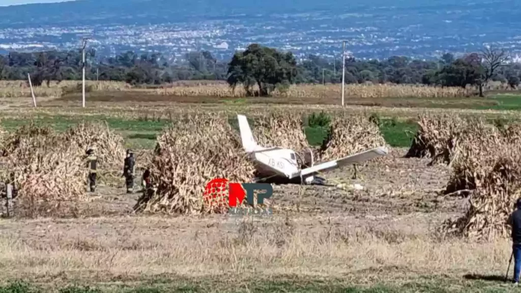 Se desploma avioneta de escuela de aviación en Huejotzingo: hay dos heridos