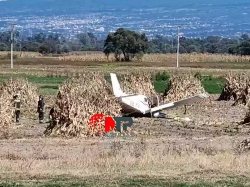 Se desploma avioneta de escuela de aviación en Huejotzingo: hay dos heridos