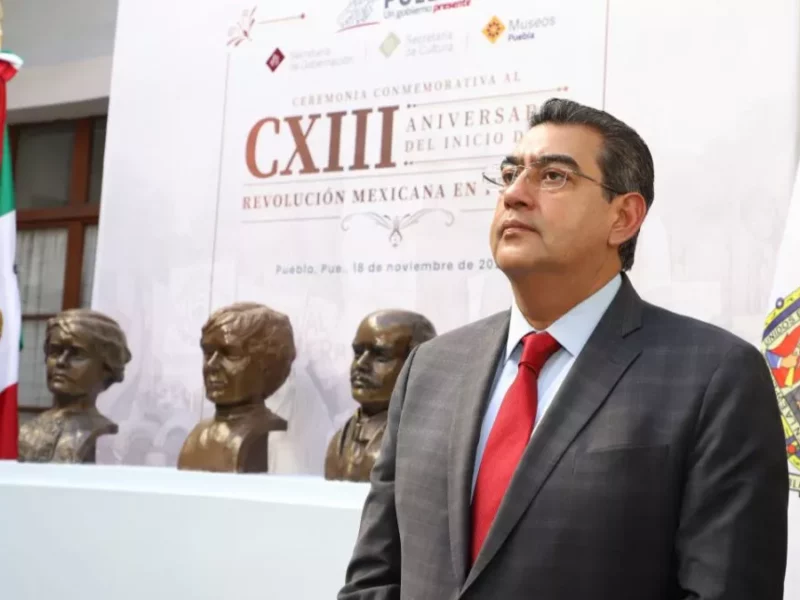 Sergio Salomón conmemora inicio de la Revolución Mexicana y entrega premios