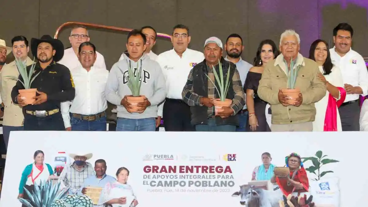 Sergio Salomón entrega apoyos al campo poblano, adelanta inversión de 360 millones