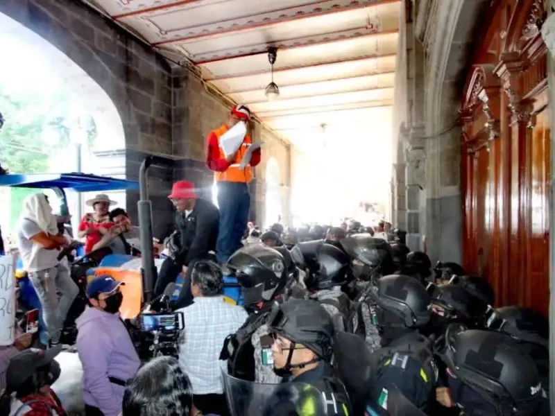 Eduardo Rivera acusa trasfondo político en manifestación de La Resurrección: habrá denuncias, advierte