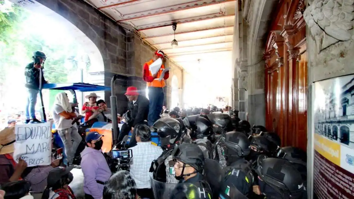 Eduardo Rivera acusa trasfondo político en manifestación de La Resurrección: habrá denuncias, advierte