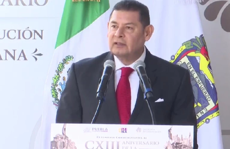 Alejandro Armenta el ceremonia por el CXIII Aniversario de la Revolución Mexicana.