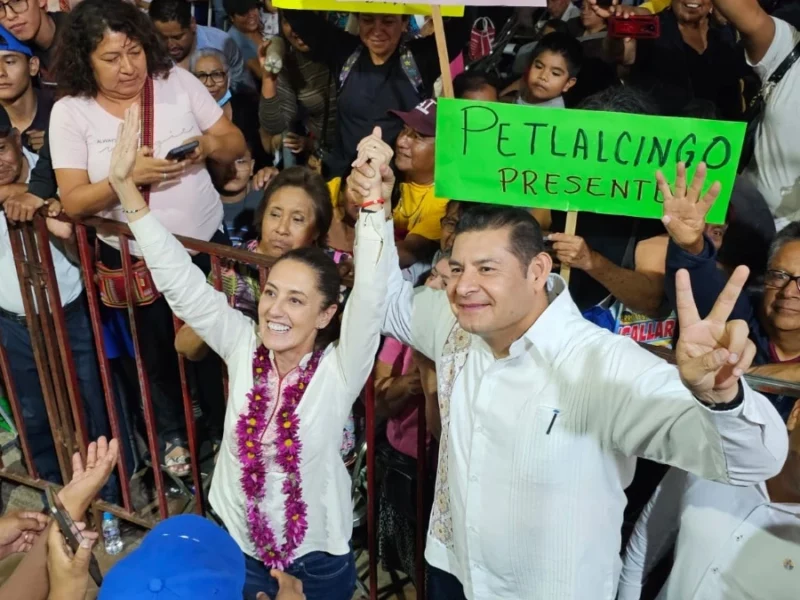 Alejandro Armenta con Claudia Sheinbaum en Puebla