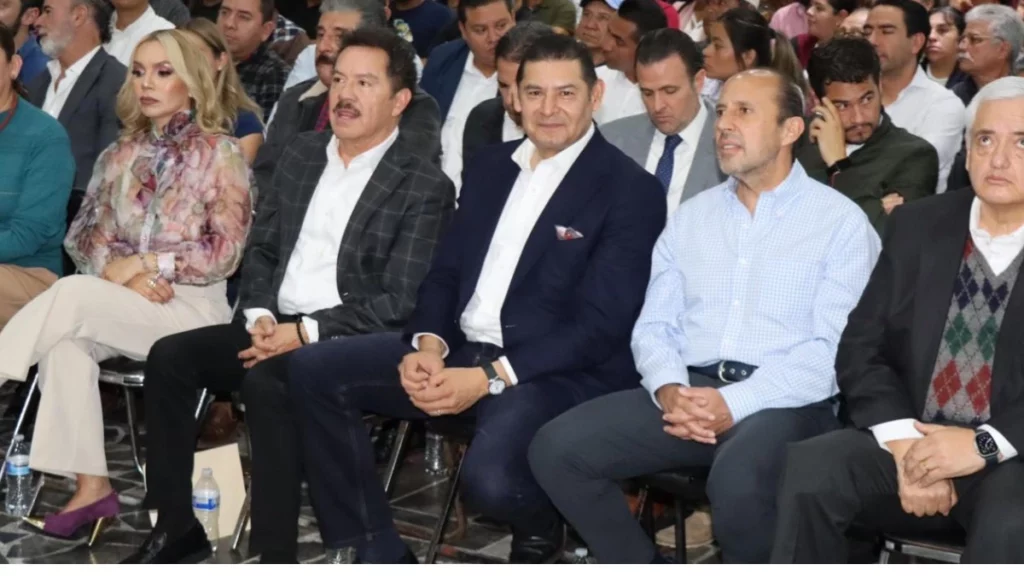 Alejandro Armenta en evento que le organizó Ignacio Mier en Salón Country San Manuel