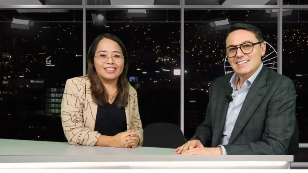 Elvia Cruz entrevistando a Máximo Serdán en MTP Noticias
