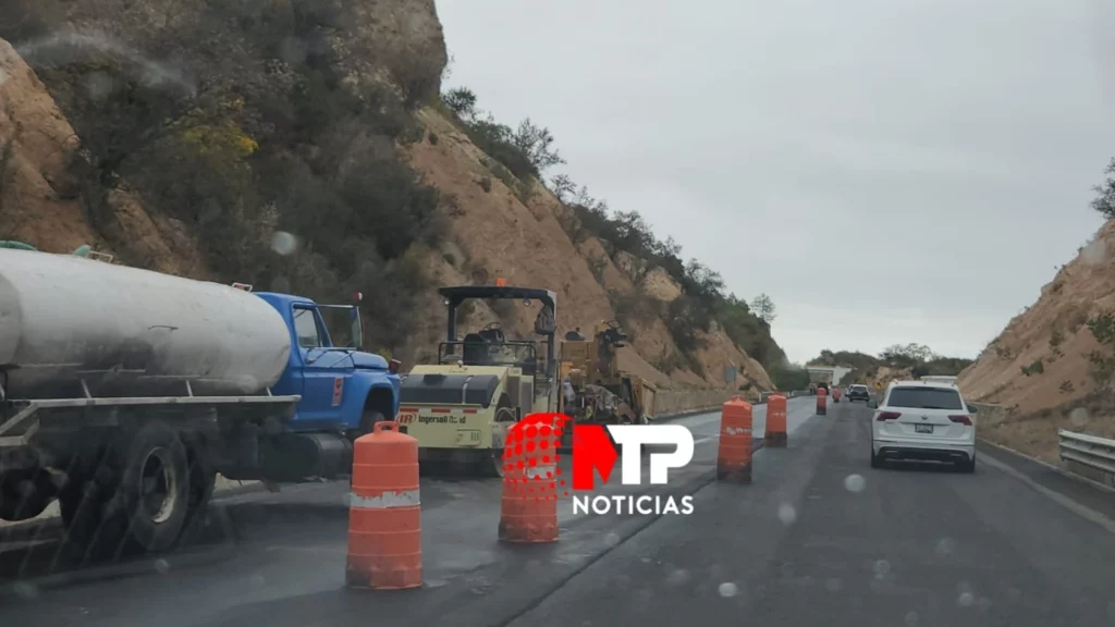 Fila kilométrica por caos vial en la Cuacnopalan-Oaxaca