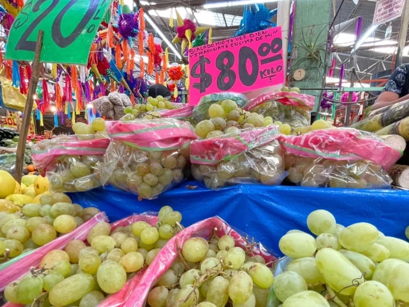 Venta de uvas en el mercado de Puebla