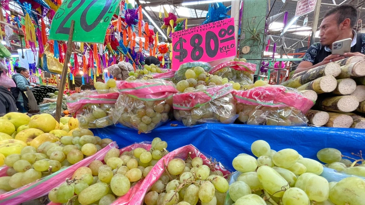 Venta de uvas en el mercado de Puebla