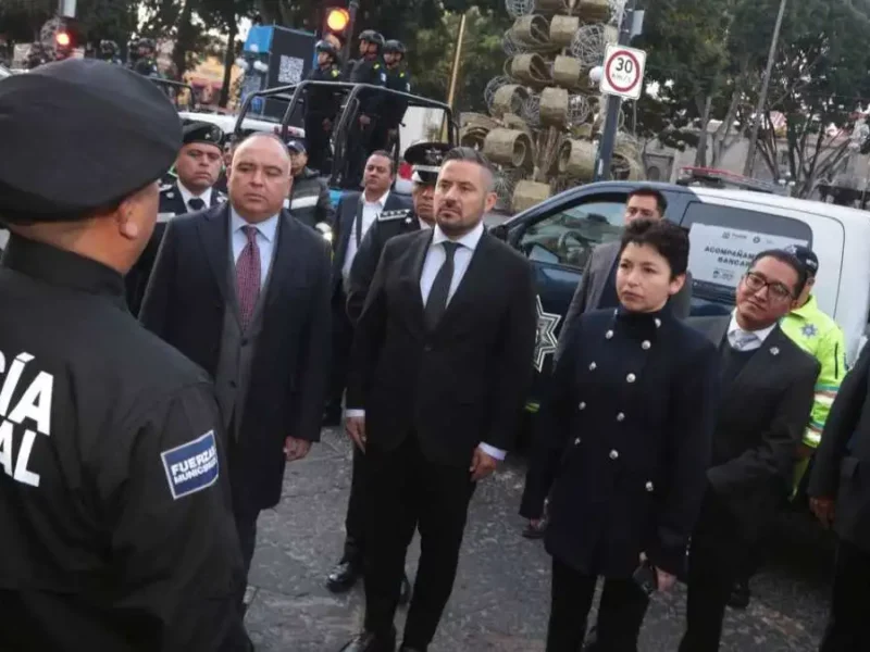 Adán Domínguez se compromete a sumar 150 policías más, en primer día como edil de Puebla