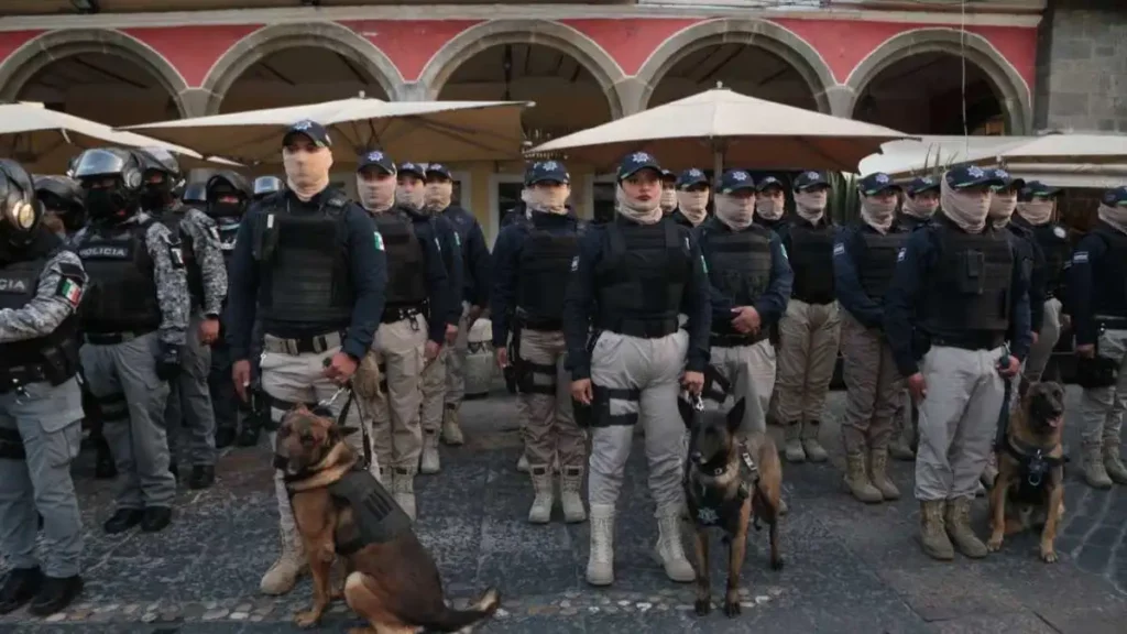 Adán Domínguez se compromete a sumar 150 policías más, en primer día como edil de Puebla