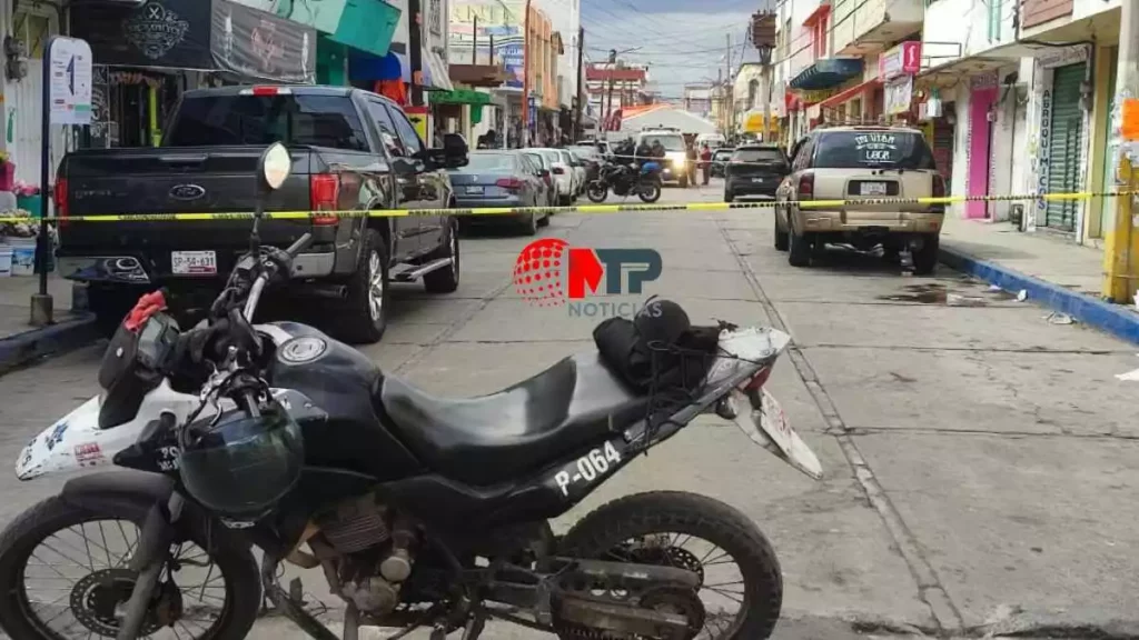 Asesinan a un hombre afuera de una tintorería en Texmelucan