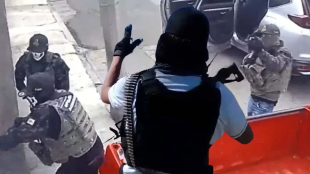 Delincuentes usan chalecos con leyenda ‘Operativo Barredora’ para meter miedo en Puebla
