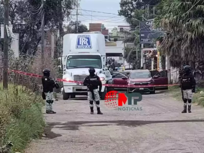 Huachicoleros detonan granadas en balacera con policías de Coronango