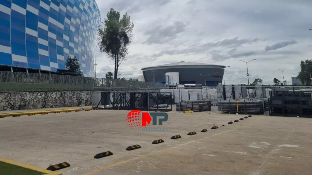 FOTOS: así va la instalación del escenario de Luis Miguel en el Cuauhtémoc