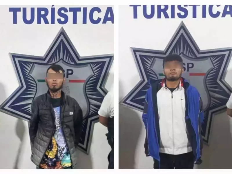 Detienen policías estatales a dos presuntos asaltantes de transeúntes en el Centro de Puebla