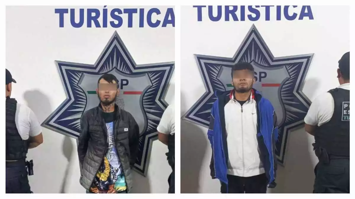 Detienen policías estatales a dos presuntos asaltantes de transeúntes en el Centro de Puebla