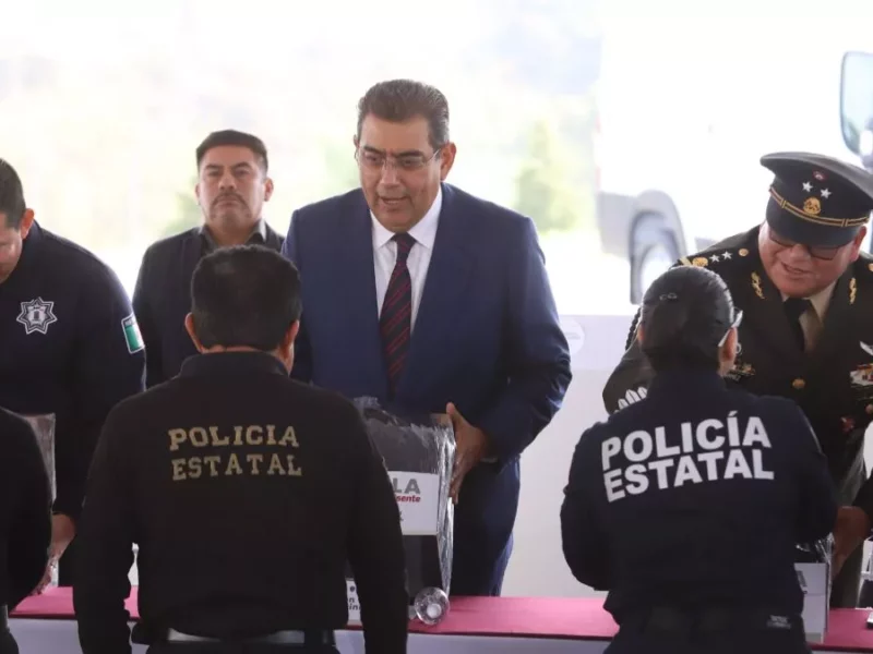 “Son gente que nos cuida”: Sergio Salomón a policías tras entregar uniformes y reconocimientos