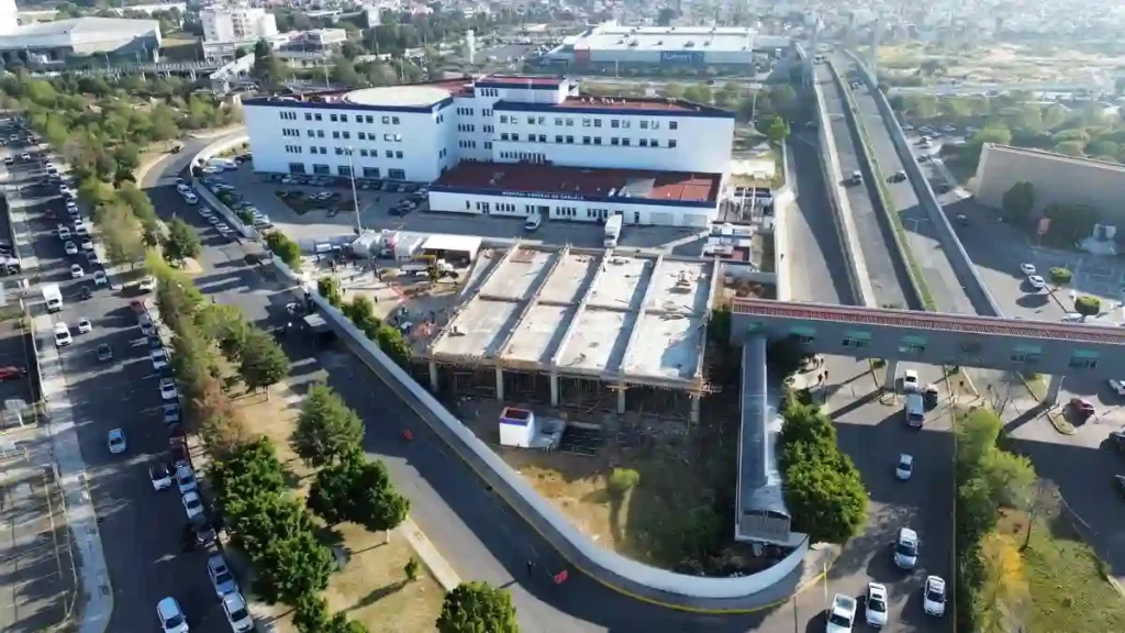 Vista aérea de obras de Unidad de Oftalmología en el Hospital General de Cholula