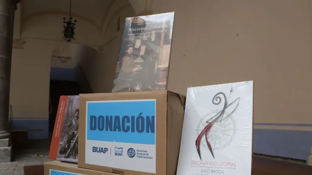 Libros donados a Ceresos en Puebla por parte de la Buap