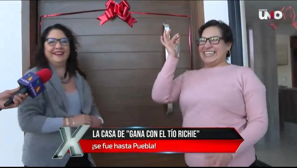 Irene Manzano con las llaves de la casa que le regaló el Tío Richie