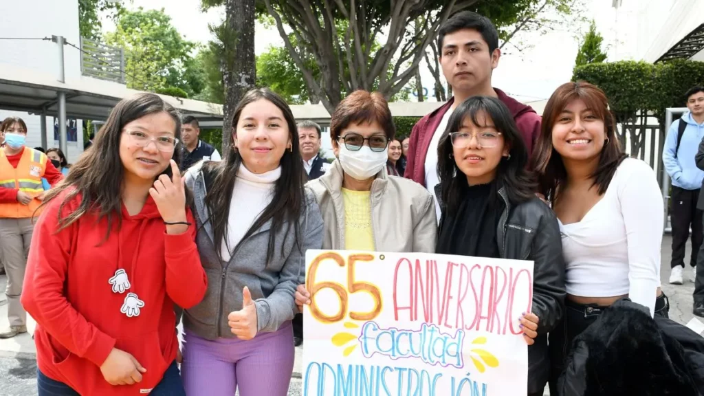 Lilia Cedillo festeja 65 años de la Facultad de Administración