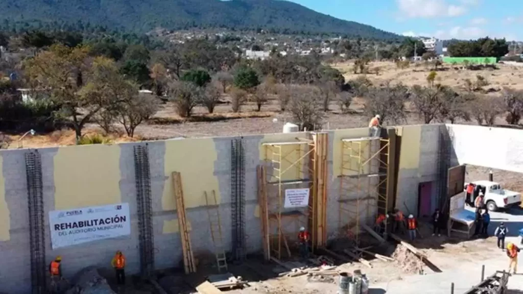 Sergio Salomón rehabilita auditorio de Mazalpitepec, invierte 9.7 MDP