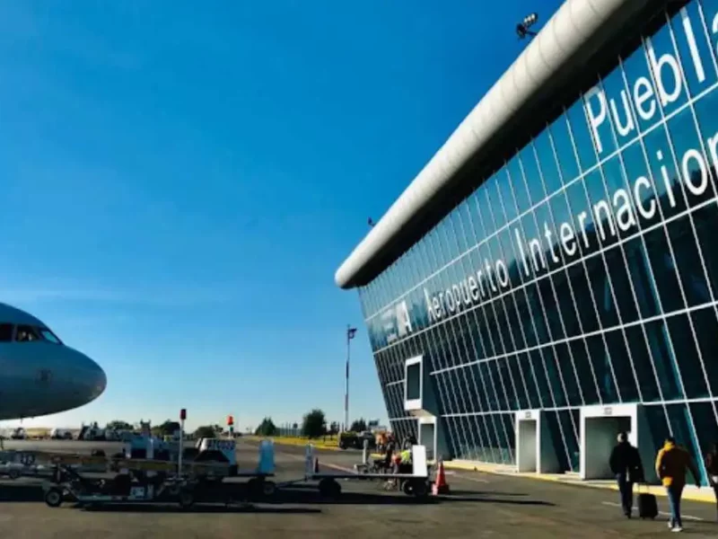 Suspenden vuelos en Aeropuerto Internacional de Puebla por ceniza del Popocatépetl