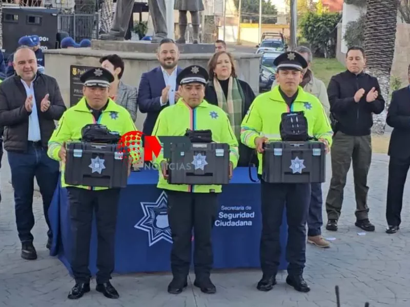 Ayuntamiento de Puebla entrega equipamiento a policías y Protección Civil con inversión de 31.6 MDP