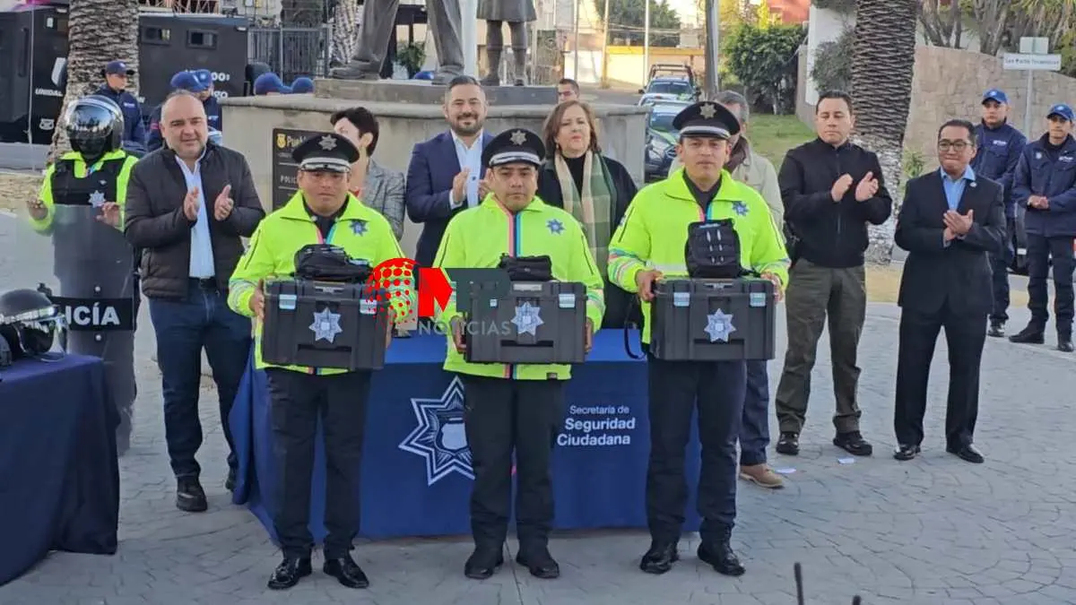 Ayuntamiento de Puebla entrega equipamiento a policías y Protección Civil con inversión de 31.6 MDP