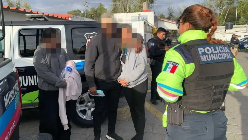 'Coyotes' abandonan a migrantes de Cuba y Ecuador en hotel de Puebla