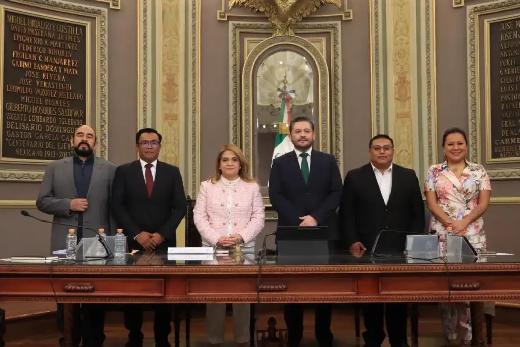 Josefina Morales Guerrero, secretaria de Finanzas de Puebla en el Congreso por comparecencia.