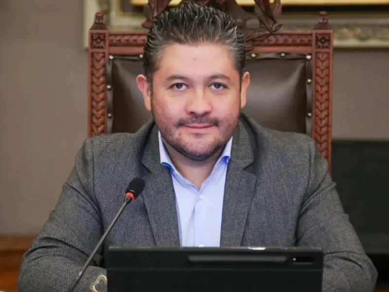 Confirma Enrique Rivera que se va del PRI para una candidatura en Morena