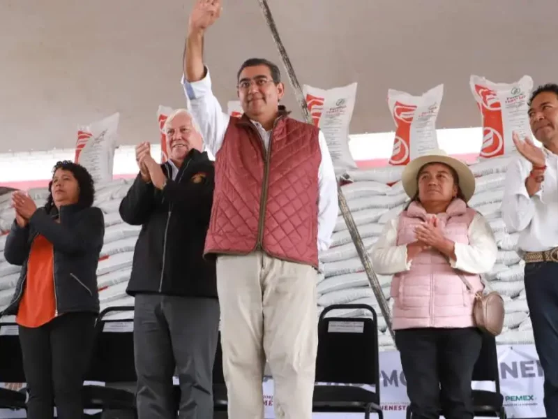 Sader y Sergio Salomón destinan 700 mdp en fertilizantes a campesinos de Tepeaca