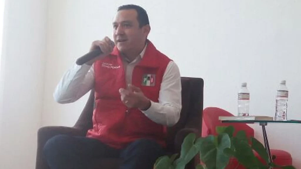 Iván Galindo deja a Mier y se suma a Riestra por alcaldía de Puebla