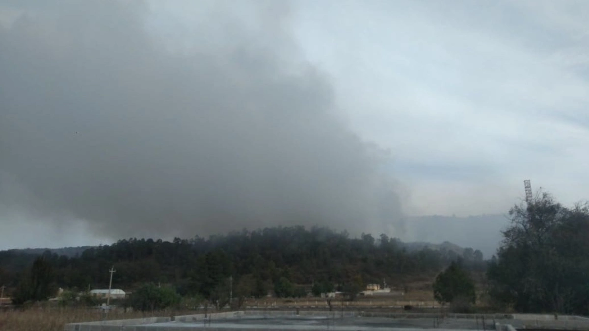 ¡Toma precauciones! Hay nula visibilidad en la Tlaxcala-Texmelucan por incendio