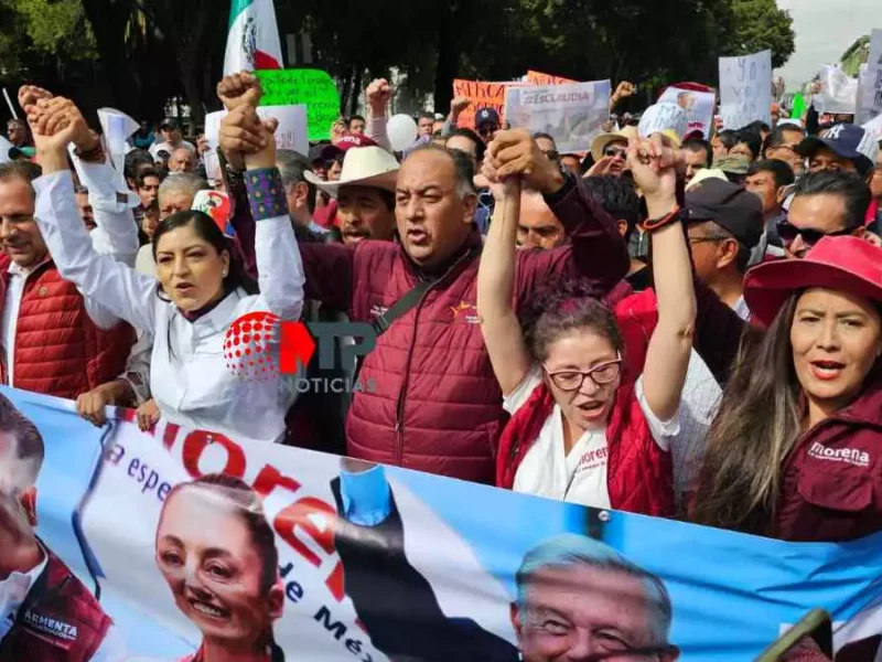 Pocos morenistas marchan contra “chapulines” en Morena Puebla