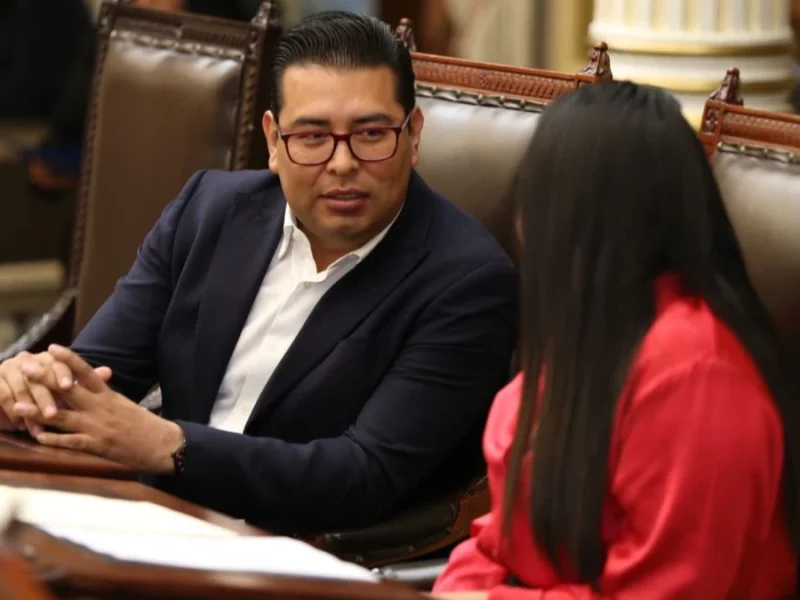 PRI Puebla se hunde y Néstor Camarillo abandona dirigencia para irse al Senado
