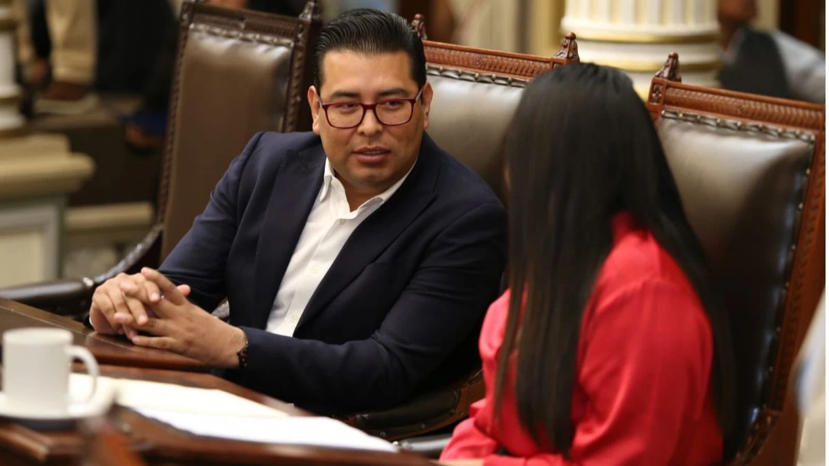 PRI Puebla se hunde y Néstor Camarillo abandona dirigencia para irse al Senado