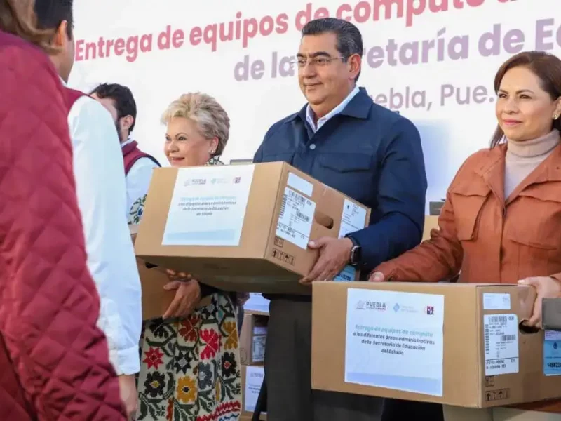 Sergio Salomón entrega mil 200 computadoras a SEP Puebla para agilizar trámites