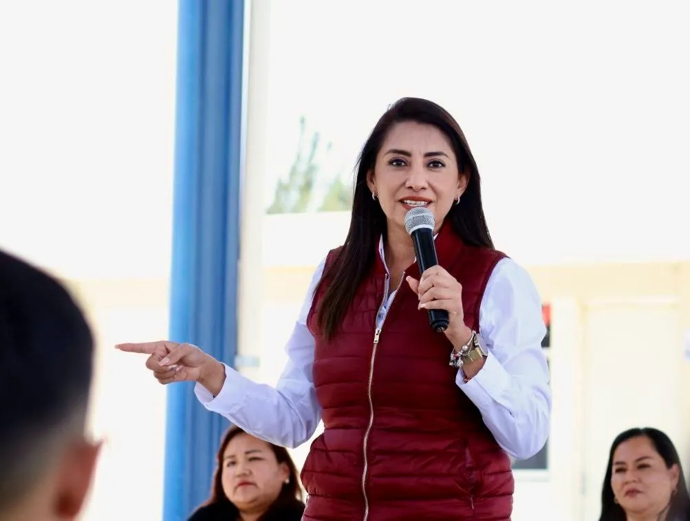 Angelica-Alvarado-Juarez-en-su-visita-en-primaria-CEPEMM