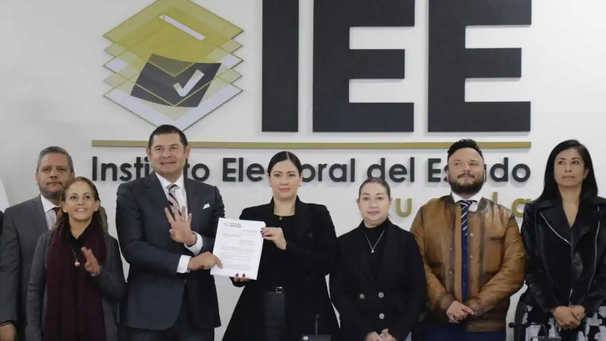 Armenta registra su plataforma política ante el IEE Puebla