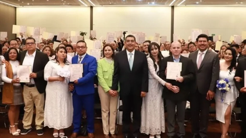 ¡Feliz Día del Amor! 200 parejas se casan en ceremonia colectiva en Puebla